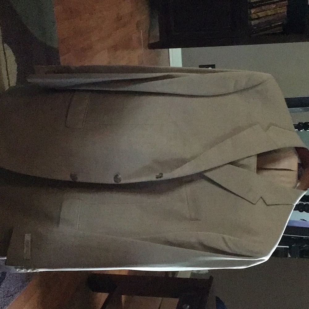 Jones New York Collection Tan Suit. Flat front pants. Men size 46L/40.5 W